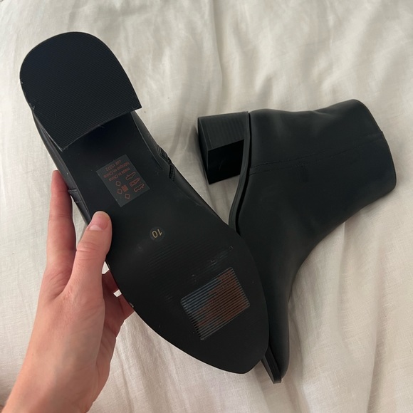 BRAND NEW BLACK ANKLE BOOTIES Joe Fresh Size 10 - Picture 2 of 3